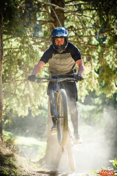  GBN1825